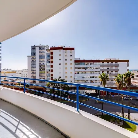 Rei - - 3 Min To The *